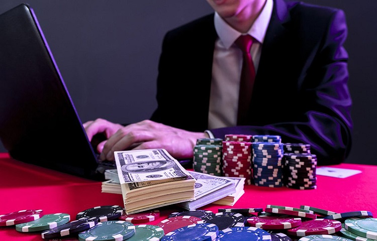 How Do Online Casinos Ensure the Safety of Your Money and Data