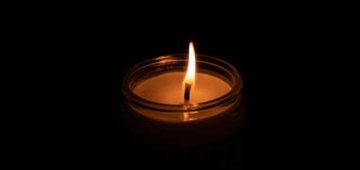 What are the Potential Health Benefits Associated with Burning Natural Aromatic Candles