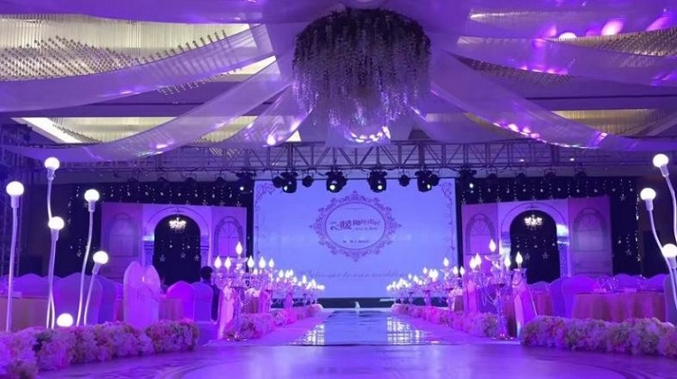 How Does Renting a Giant Screen Transform Wedding Receptions and Celebrations