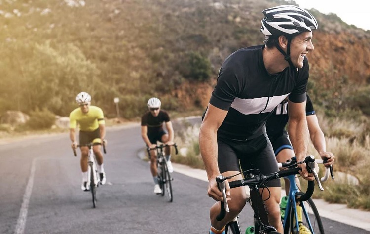 Why is it Important to Wear Specialized Clothing for Cycling