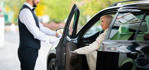 How Does Car Hire with a Driver Service Work for Daily Commutes