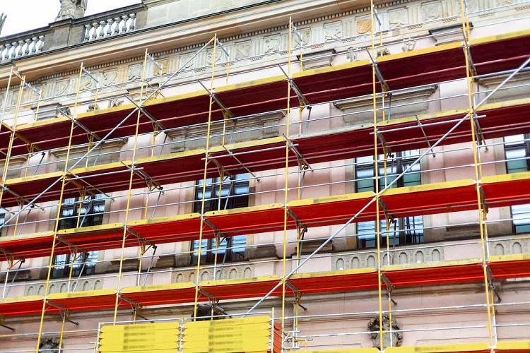 Common Challenges Faced During Facade Rehabilitation