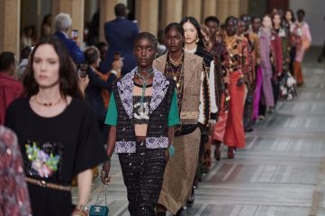 Sfilata a Dakar per la collezione Chanel Metiers d'Art