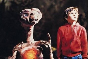 Robot originale E.T. venduto all'asta per 2,45 mln