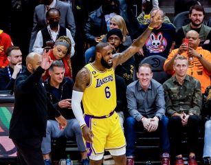 Basket: Nba; LeBron James festeggia compleanno con 47 punti