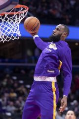 Basket, Nba: LeBron è un trascinatore, Banchero davvero super