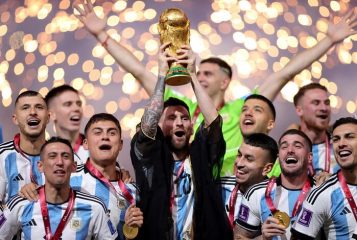 Mondiali: fa discutere Bisht a Messi, il Qatar "ci celebra"