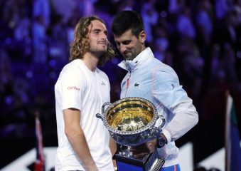 Djokovic trionfa su Tsitsipas, è il suo decimo Open d'Australia