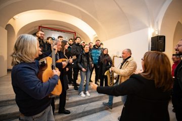 A Napoli scuola musica tradizionale per i giovani della Sanità