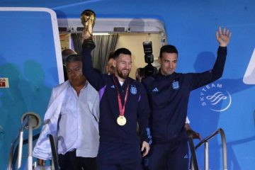 Calcio: primo allenamento di Messi al PSG da campione del mondo