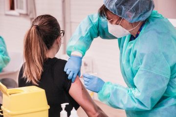 Vaccini: Toscana, in aumento le richieste per anti Covid