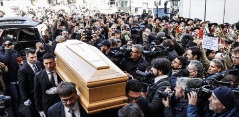 I funerali di Lollobrigida, 'facciamola riposare in pace'