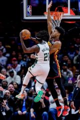 Basket: Nba, contro Boston Milwaukee vince l'11ma di fila