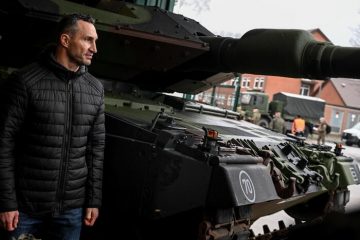 Dal ring al carro armato, Klitschko guida un Leopard 2