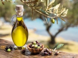 Olio d'oliva, 4 italiani su 10 lo acquistano nella Gdo