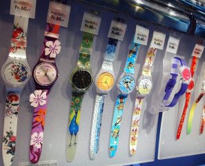Gli Swatch compiono 40 anni, pop, colorati e democratici, sono molto più di un orologio