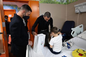 Calcio: azzurri visitano l'ospedale pediatrico Santobono