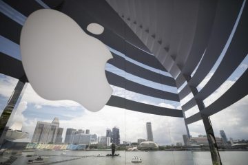 Apple: prosegue ondata uscite, lascia responsabile cloud