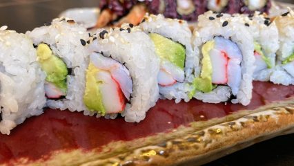 Roll, maki, nigiri, sashimi o chirashi a ciascuno il suo sushi