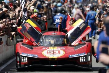 Ferrari celebra la vittoria di Le Mans con la parata a Maranello