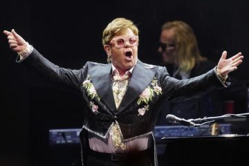 Otto milioni per i cimeli di Elton John all'asta a New York