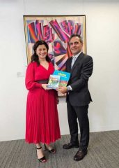 Console Pianelli dona 200 libri a biblioteche Australia