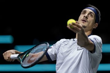 Tennis: Dubai; Sonego lotta ma vince Medvedev