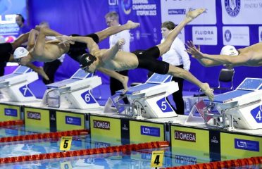 Mondiali nuoto: la 4x100 stile libero mista vola in finale