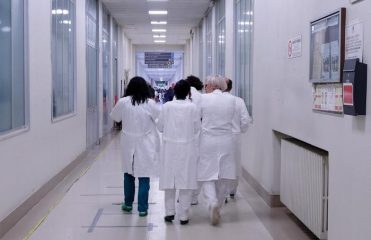 Al 2030 usciranno 78.252 su 227.921 medici, serve programmare