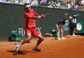 In campo a Montecarlo Tsitsipas-Sinner 1-0 (6-4/1-4) LIVE