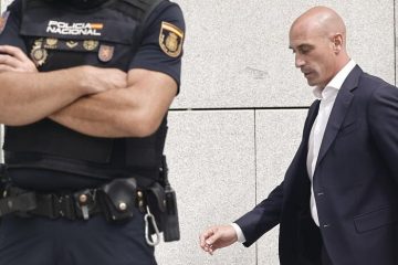 Rubiales si difende da Santo Domingo, 'conti esteri sono miei'