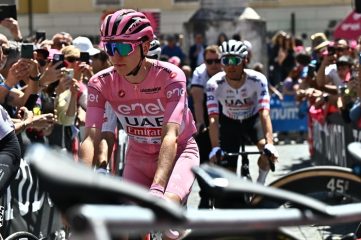 Giro: a Pogacar anche l'8/a tappa, sempre in maglia rosa