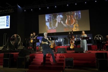 Il live di Tim Robbins accende arena del Magna Grecia Film Fest