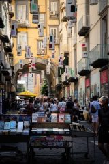 Le lanterne di Marras illuminano il centro storico di Napoli