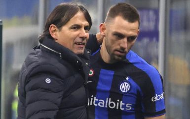 Inter: risentimento muscolare per De Vrij