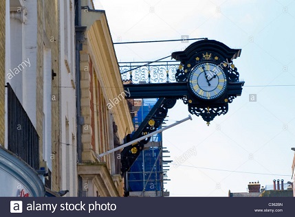 winchester-city-high-street-hampshire-vecchio-guildhall-montato-a-parete-orologio-pensile-c362bn