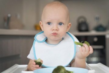 Il bambino mangia male e poco, cosa fare e come aumentare l'appetito