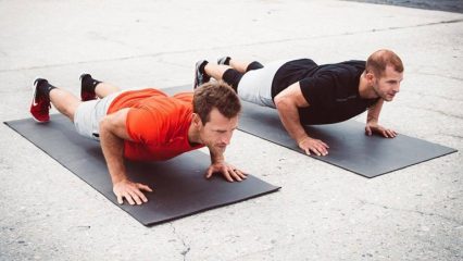 Come imparare a fare correttamente le flessioni, analizziamo con un trainer, suggerimenti e una guida di un istruttore di fitness.