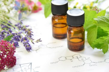 Cosa devi sapere su aromaterapia e oli essenziali, miti e consigli di esperti