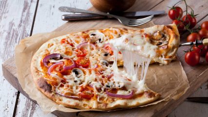 Pizza preferita. Contenuto calorico, benefici e rischi