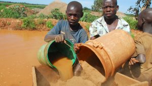 Shinyanga,tanzania,-,Circa,March,2010:,Child,Gold,Miners,,Aziz,And