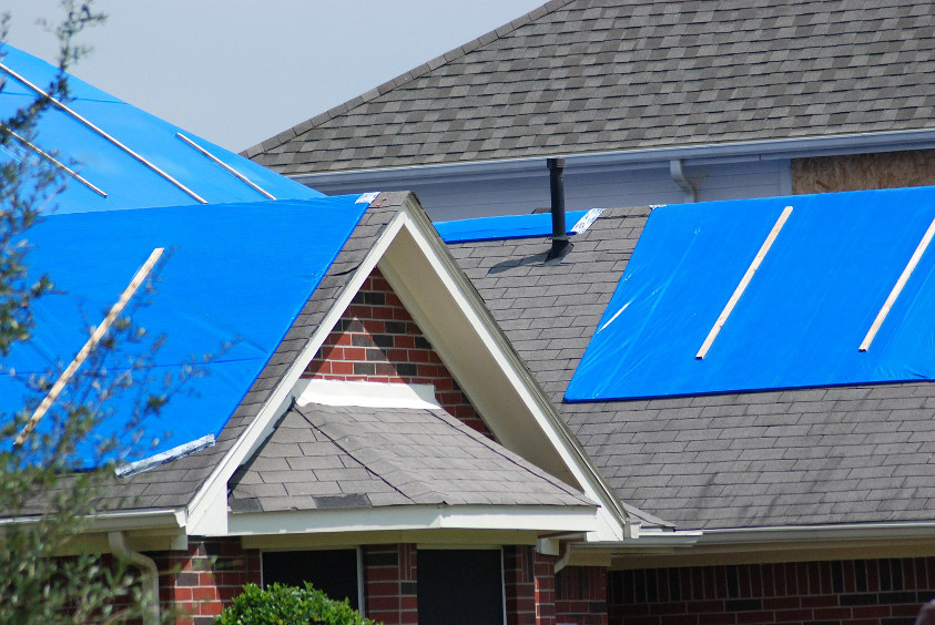 Using Roof Tarps for Emergency Storm Damage