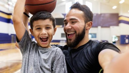 Come far interessare un bambino allo sport, è necessario che un bambino pratichi sport.