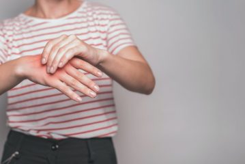 Articolazione infiammata sul dito, ragioni per cosa fare