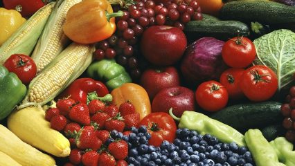Il colore di frutta e verdura, l'impatto sui benefici, sulla quantità di alcuni nutrienti.