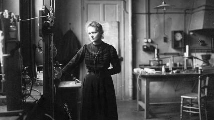 Il destino di Marie Curie, la scoperta del radio, la morte e la conquista dell'immortalità