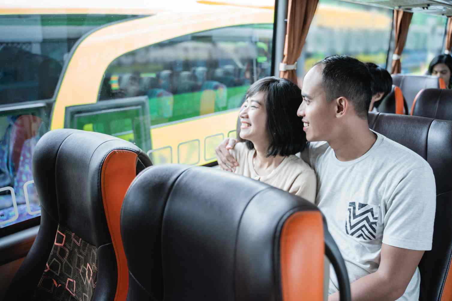 Tips Menggunakan Bus Pariwisata di Surabaya untuk Liburan Keluarga
