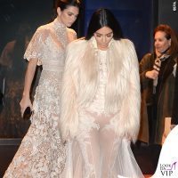 Kim-Kardashian-abito-Givenchy-Kendall-Jenner-abito-Elie-Saab