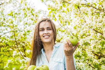 Cosa mangia un dermatologo durante la giornata per avere una pelle sana e luminosa