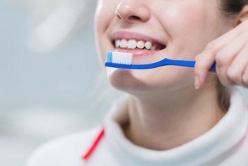 È possibile lavarsi i denti dopo aver mangiato, l'opinione dei dentisti